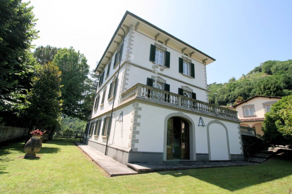 1431-Complesso immobiliare di ampia superficie con parco-Bagni di Lucca-6 Agenzia Immobiliare ASIP