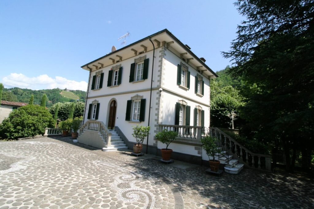1431-Complesso immobiliare di ampia superficie con parco-Bagni di Lucca-11 Agenzia Immobiliare ASIP