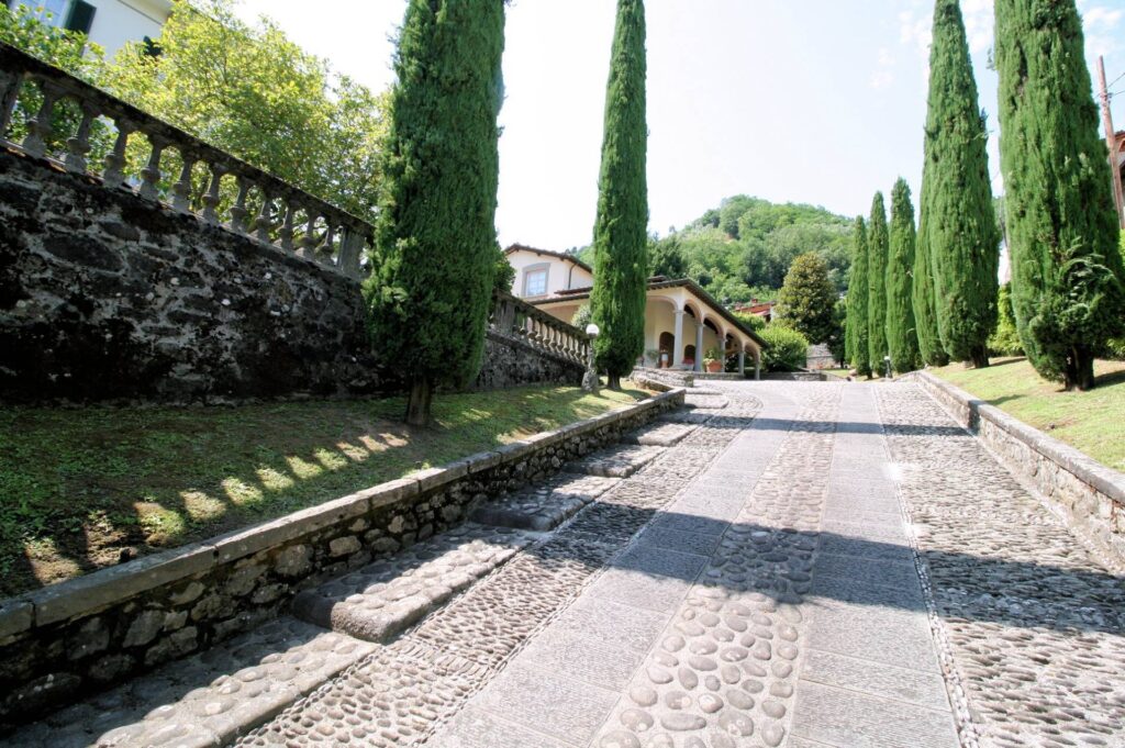 1431-Complesso immobiliare di ampia superficie con parco-Bagni di Lucca-7 Agenzia Immobiliare ASIP