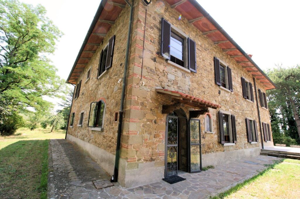 1448-Casale di ampia superficie con terreno-Arezzo-3 Agenzia Immobiliare ASIP