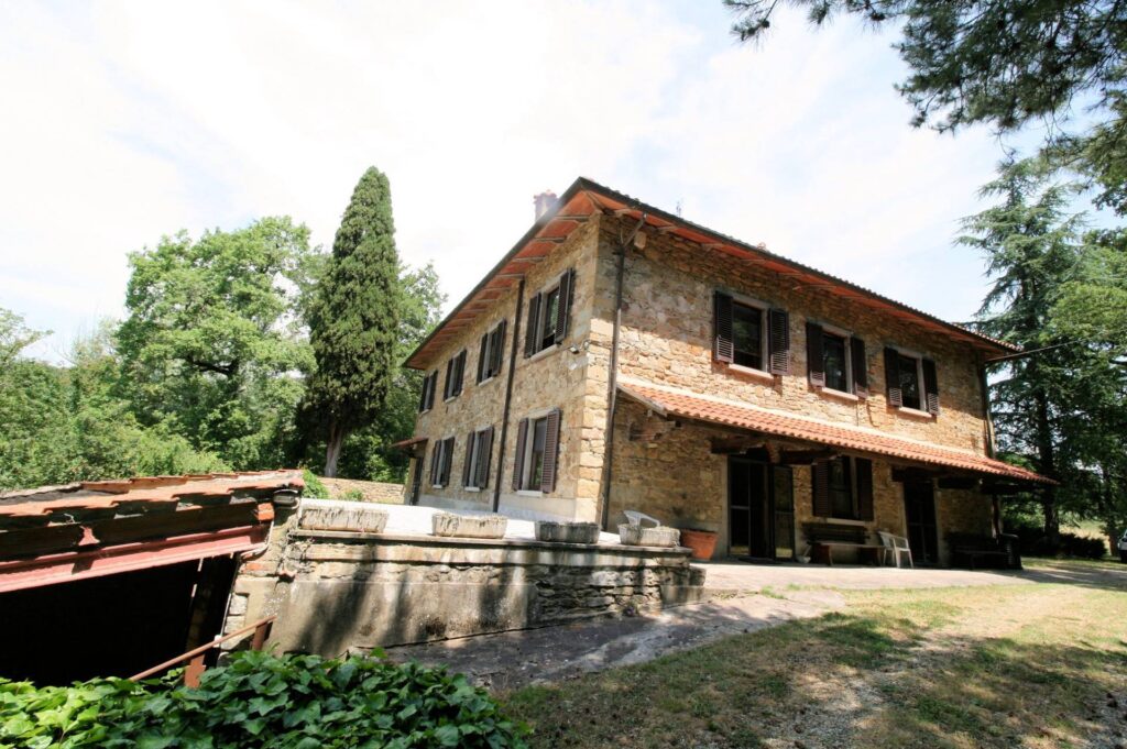 1448-Casale di ampia superficie con terreno-Arezzo-3 Agenzia Immobiliare ASIP
