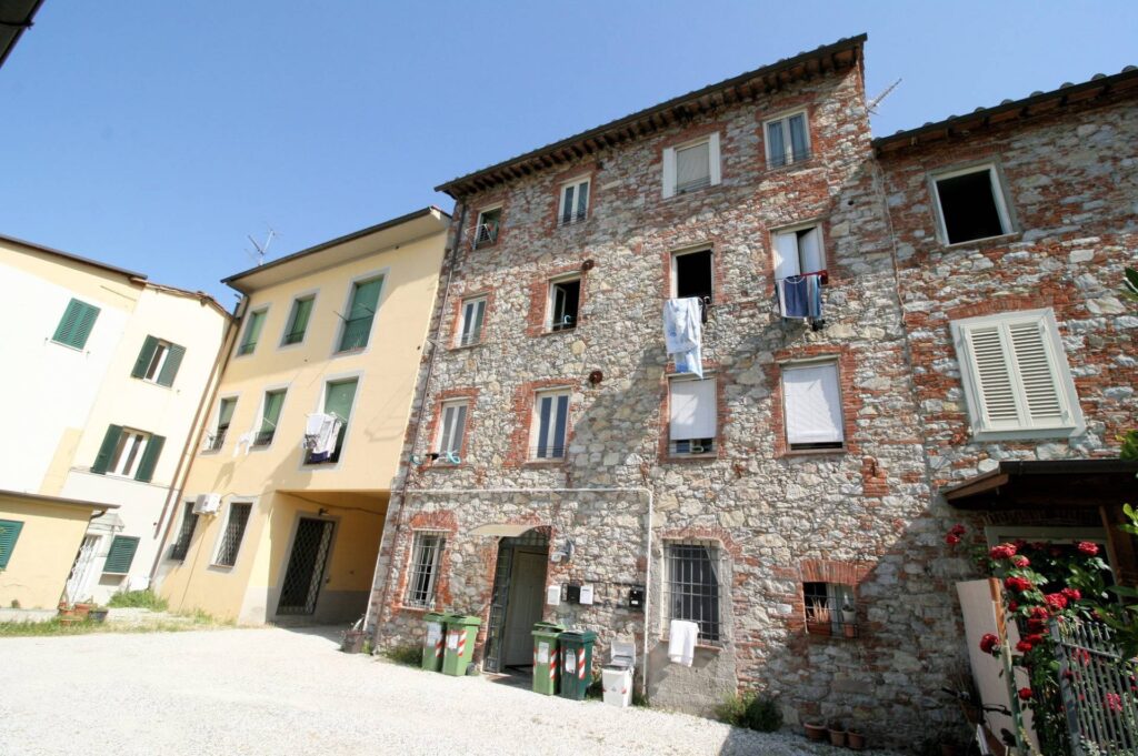 1255-Porzione di terratetto vicino alle mura-Lucca-1 Agenzia Immobiliare ASIP