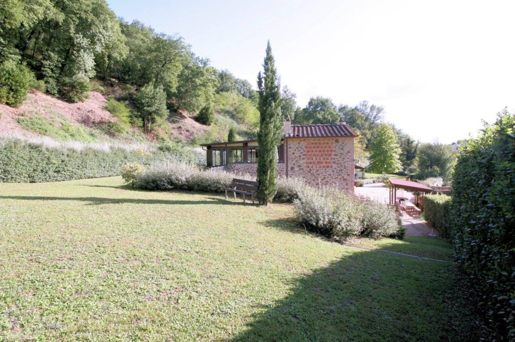1457-Agriturismo in antico borgo ristrutturato con parco e piscina-Lamporecchio-10 Agenzia Immobiliare ASIP