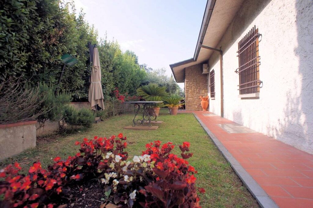 1458-Villa di ampia superficie con giardino-Monsummano Terme-3 Agenzia Immobiliare ASIP