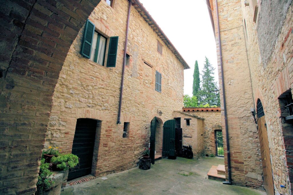 1464-Dimora storica di ampia superficie con terreno e vista panoramica-Perugia-3 Agenzia Immobiliare ASIP