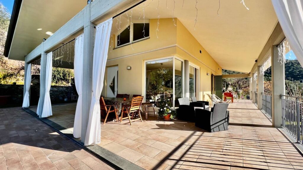 981-Villa in posizione dominante con parco e piscina-Lucca-3 Agenzia Immobiliare ASIP