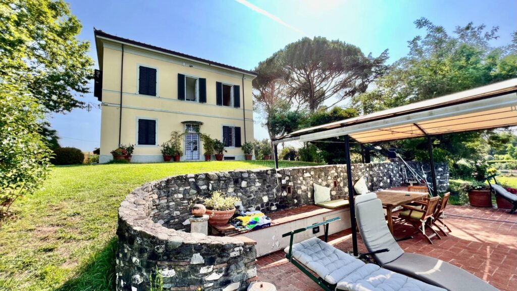 984-Villa storica di ampie dimensioni con parco dependance e piscina-Lucca-3 Agenzia Immobiliare ASIP