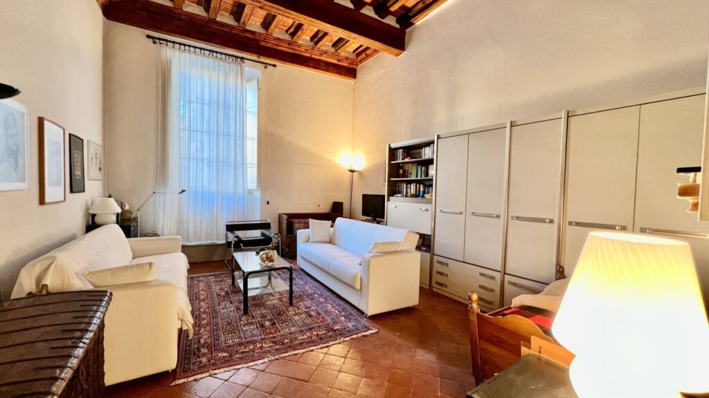 1303-Appartamento di ampia superficie in centro storico-Lucca-1 Agenzia Immobiliare ASIP