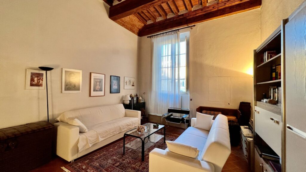 1303-Appartamento di ampia superficie in centro storico-Lucca-3 Agenzia Immobiliare ASIP