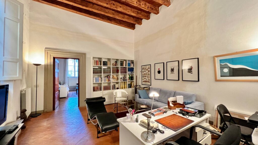 1303-Appartamento di ampia superficie in centro storico-Lucca-5 Agenzia Immobiliare ASIP