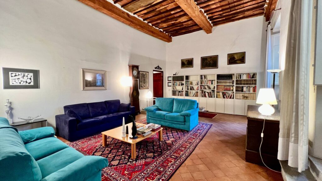 1303-Appartamento di ampia superficie in centro storico-Lucca-7 Agenzia Immobiliare ASIP