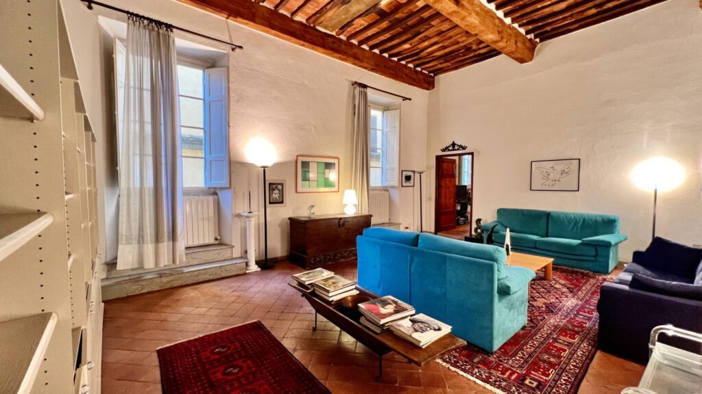 1303-Appartamento di ampia superficie in centro storico-Lucca-12 Agenzia Immobiliare ASIP