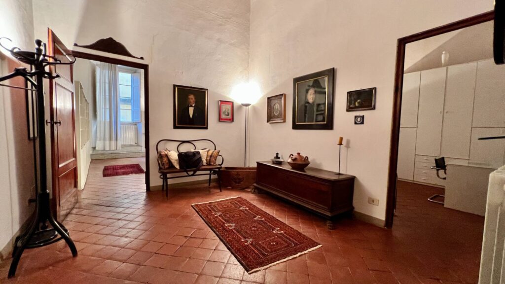 1303-Appartamento di ampia superficie in centro storico-Lucca-11 Agenzia Immobiliare ASIP