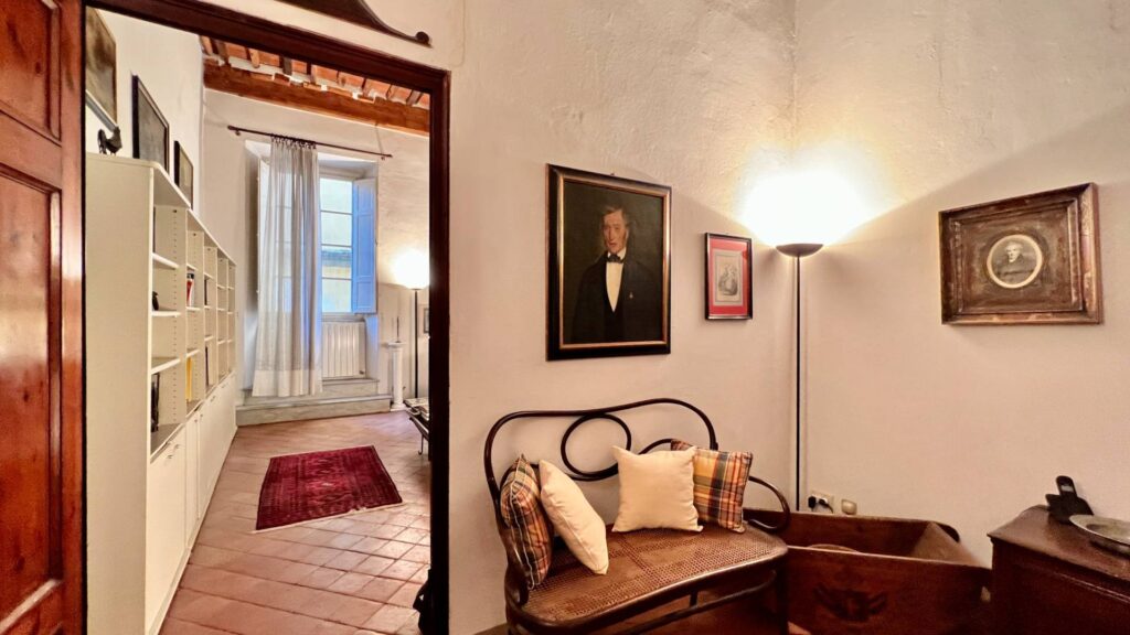1303-Appartamento di ampia superficie in centro storico-Lucca-14 Agenzia Immobiliare ASIP