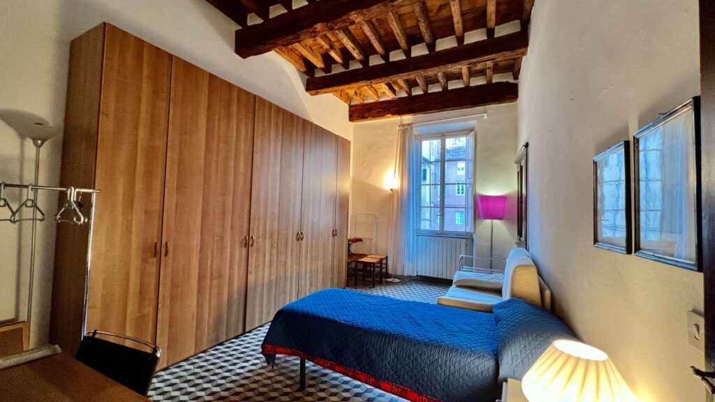 1303-Appartamento di ampia superficie in centro storico-Lucca-15 Agenzia Immobiliare ASIP