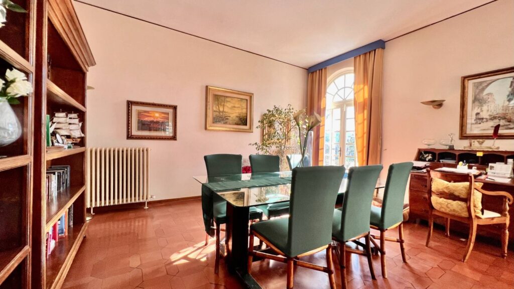 988-Villa di ampia superficie con parco in posizione panoramica-Lucca-10 Agenzia Immobiliare ASIP