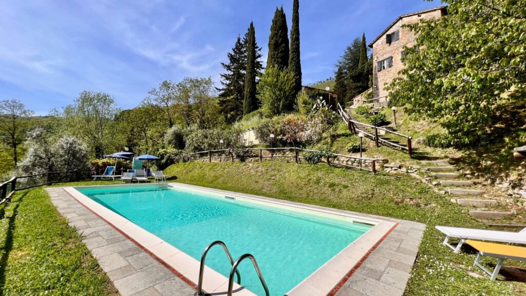 985-Complesso immobiliare in stile rustico Toscano con parco piscina in posizione panormamica-Capannori-3 Agenzia Immobiliare ASIP