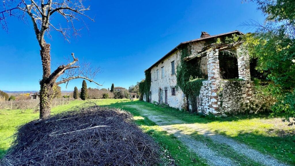 992-Villa in posizione esclusiva da ristrutturare-Lucca-8 Agenzia Immobiliare ASIP