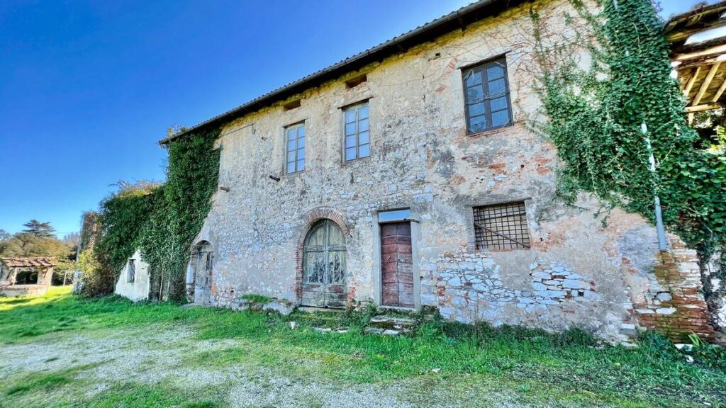 992-Villa in posizione esclusiva da ristrutturare-Lucca-2 Agenzia Immobiliare ASIP