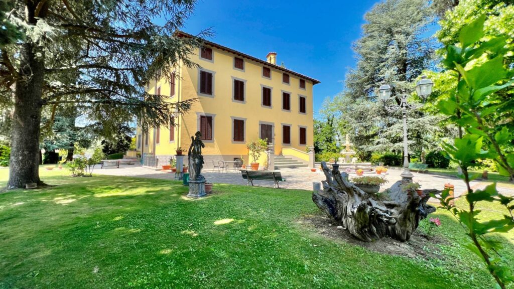 1467-Villa con parco e piscina-Lucca-1 Agenzia Immobiliare ASIP