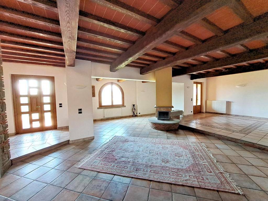 1469-Villa di ampia superficie  in stile rustico Toscano con giardino-Loro Ciuffenna-8 Agenzia Immobiliare ASIP