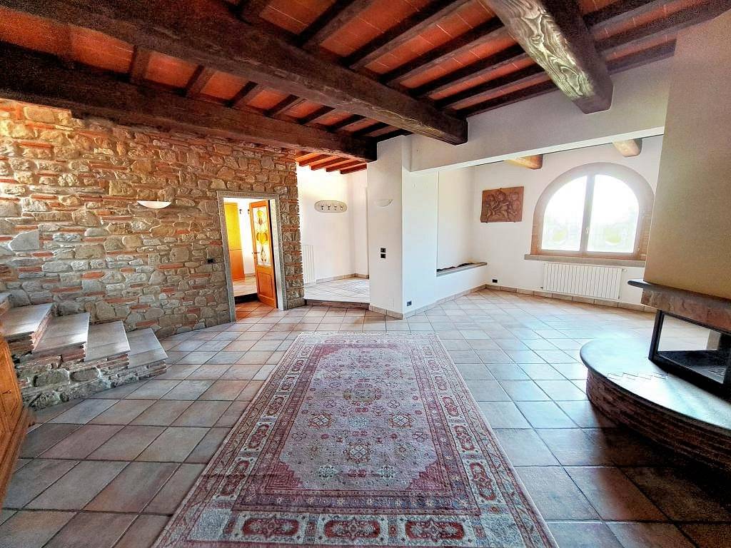 1469-Villa di ampia superficie  in stile rustico Toscano con giardino-Loro Ciuffenna-9 Agenzia Immobiliare ASIP