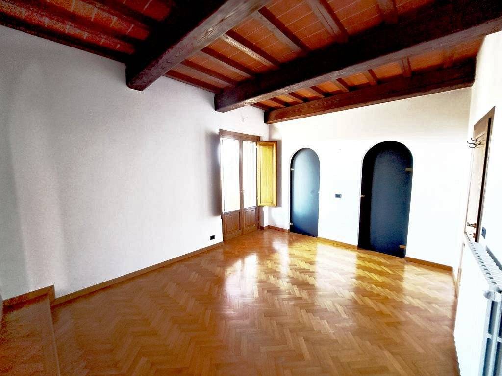 1469-Villa di ampia superficie  in stile rustico Toscano con giardino-Loro Ciuffenna-12 Agenzia Immobiliare ASIP