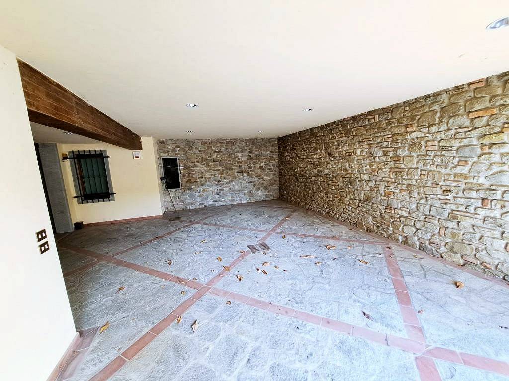 1469-Villa di ampia superficie  in stile rustico Toscano con giardino-Loro Ciuffenna-7 Agenzia Immobiliare ASIP