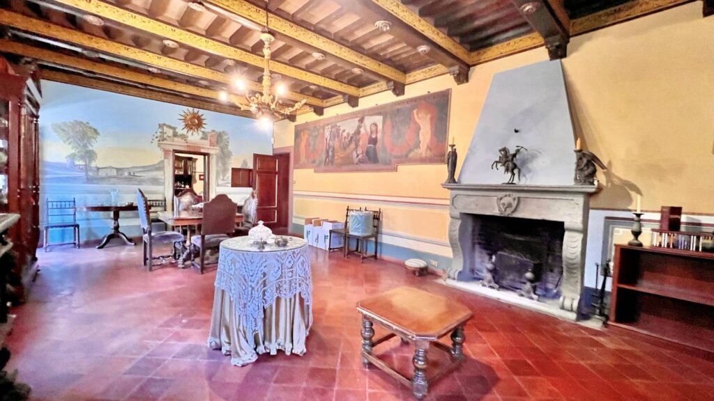 1308-Villa di dimesioni importanti con giardino e dependance-Capannori-2 Agenzia Immobiliare ASIP