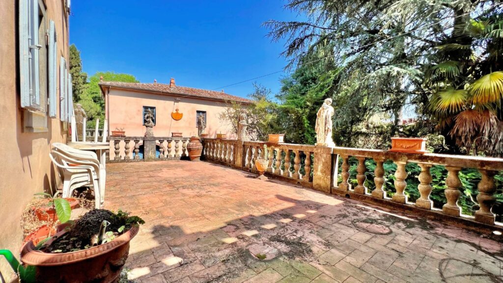 1308-Villa di dimesioni importanti con giardino e dependance-Capannori-7 Agenzia Immobiliare ASIP