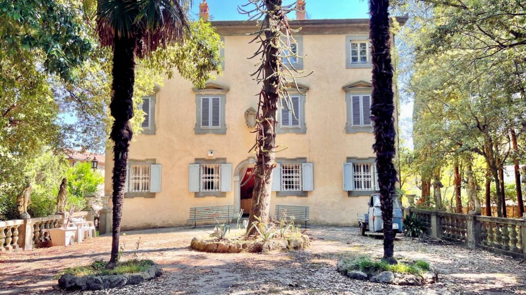 1308-Villa di dimesioni importanti con giardino e dependance-Capannori-11 Agenzia Immobiliare ASIP