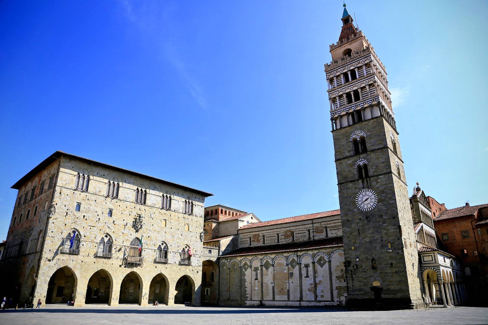 1482-Terratetto di ampia superficie con grande terrazza  in centro storico-Pistoia-1 Agenzia Immobiliare ASIP
