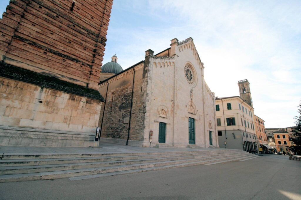 1491-Villa unifamiliare di ampia superficie vicina al centro storico-Pietrasanta-14 Agenzia Immobiliare ASIP