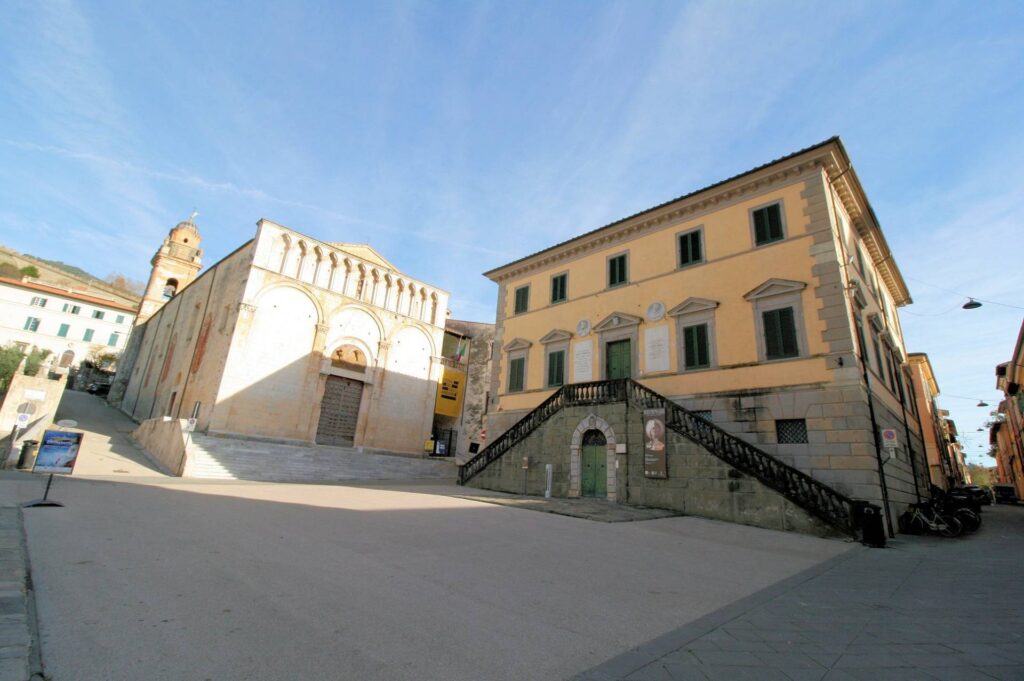 1491-Villa unifamiliare di ampia superficie vicina al centro storico-Pietrasanta-10 Agenzia Immobiliare ASIP