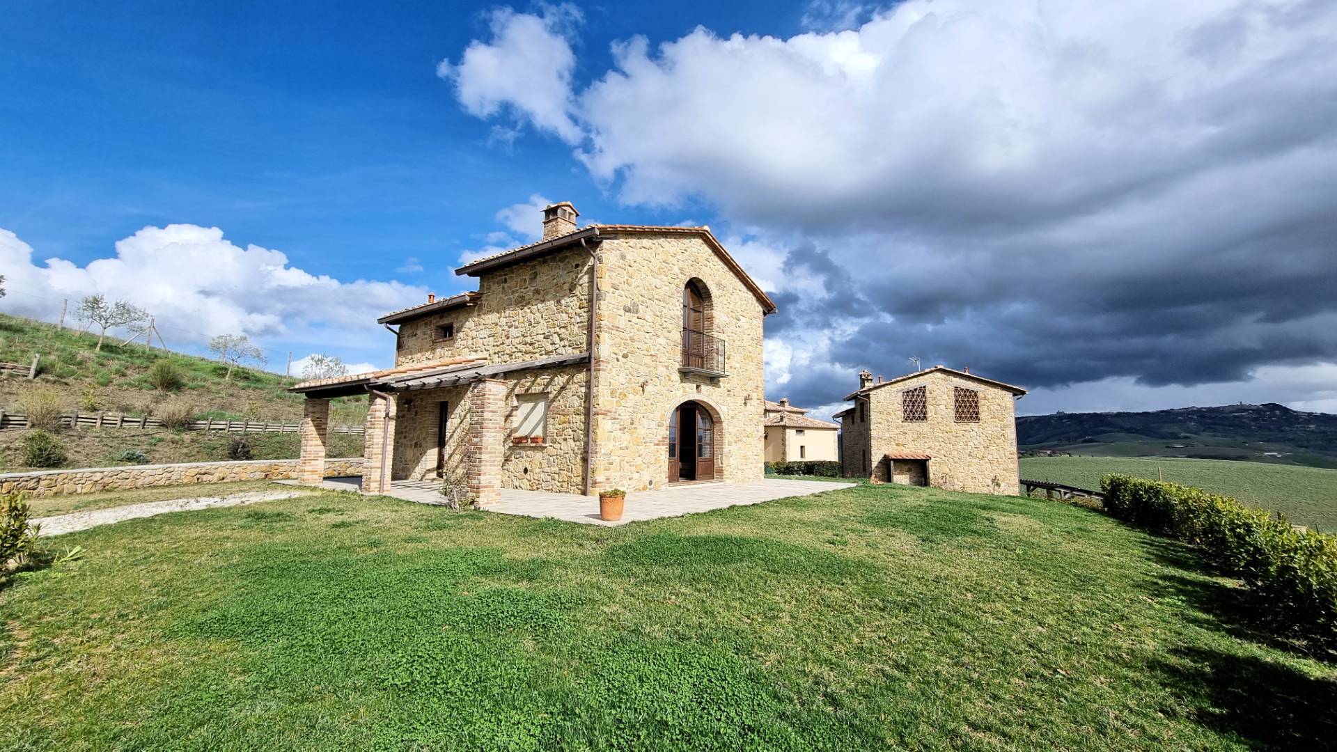 1504-Terratetto in stile rustico Toscano di recente realizzazione in piccolo complesso immobiliare con piscina in comune-Volterra-1 Agenzia Immobiliare ASIP