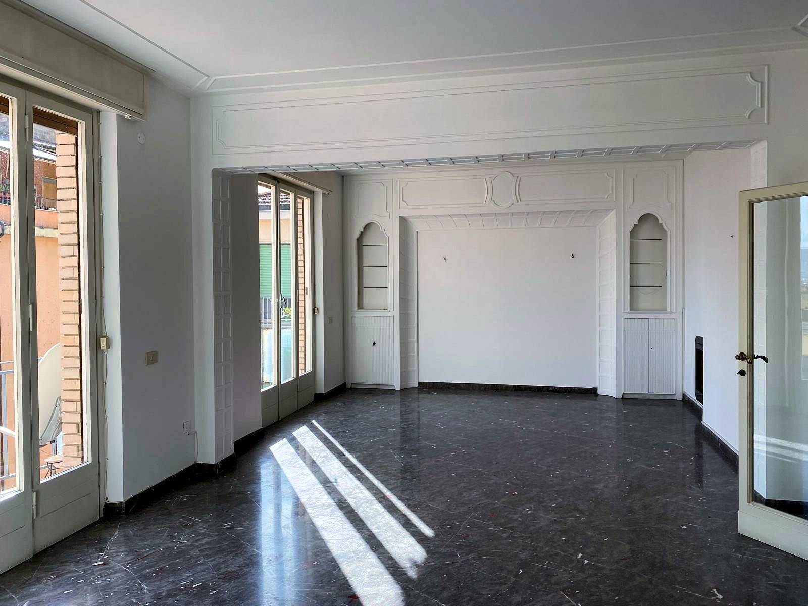 1511-Appartamento di ampia superficie con terrazzi e ascensore-Pistoia-1 Agenzia Immobiliare ASIP
