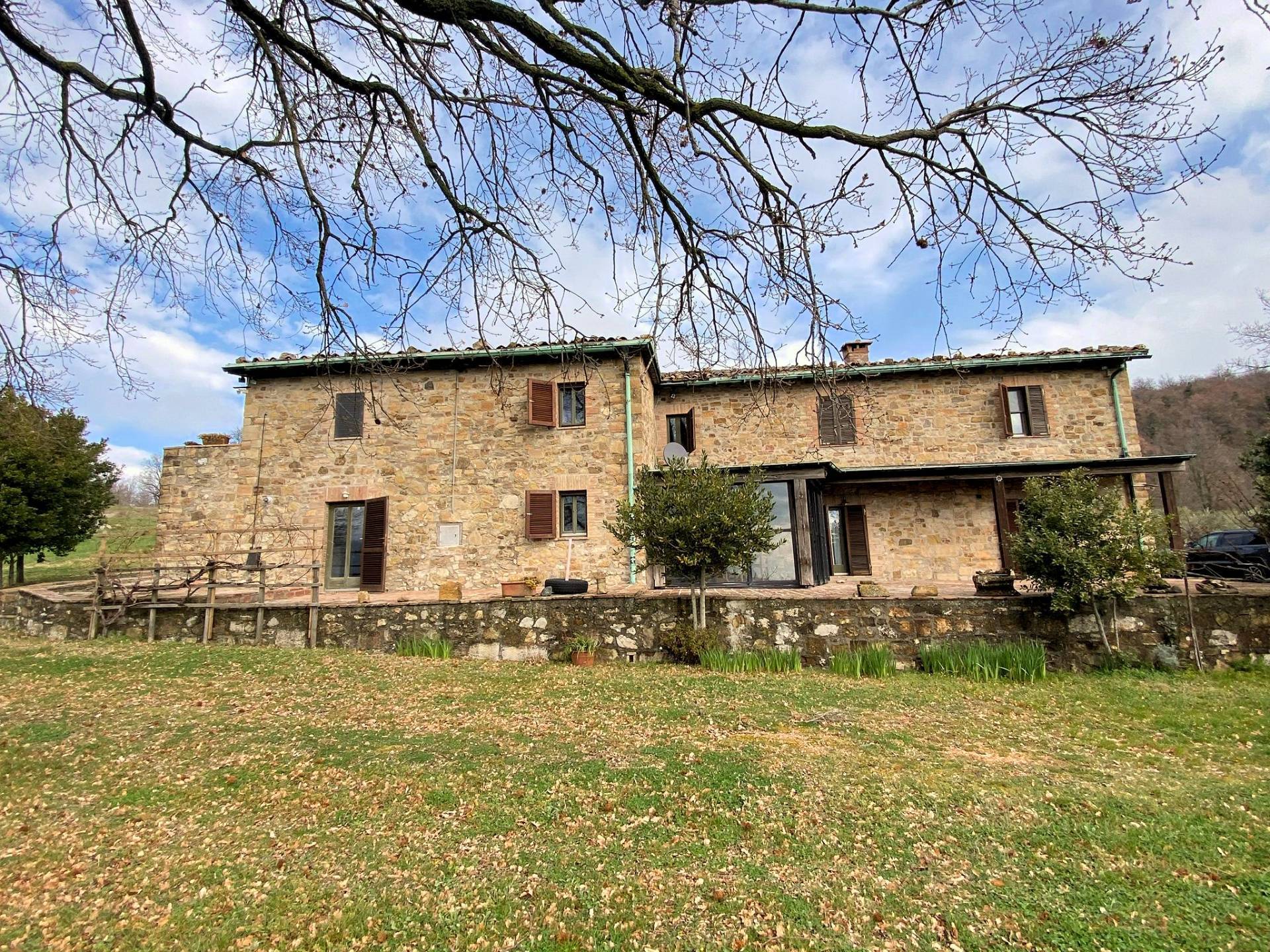 1532-Casa colonica di ampia superficie in posizione panoramica-Castelnuovo di Val di Cecina-1 Agenzia Immobiliare ASIP