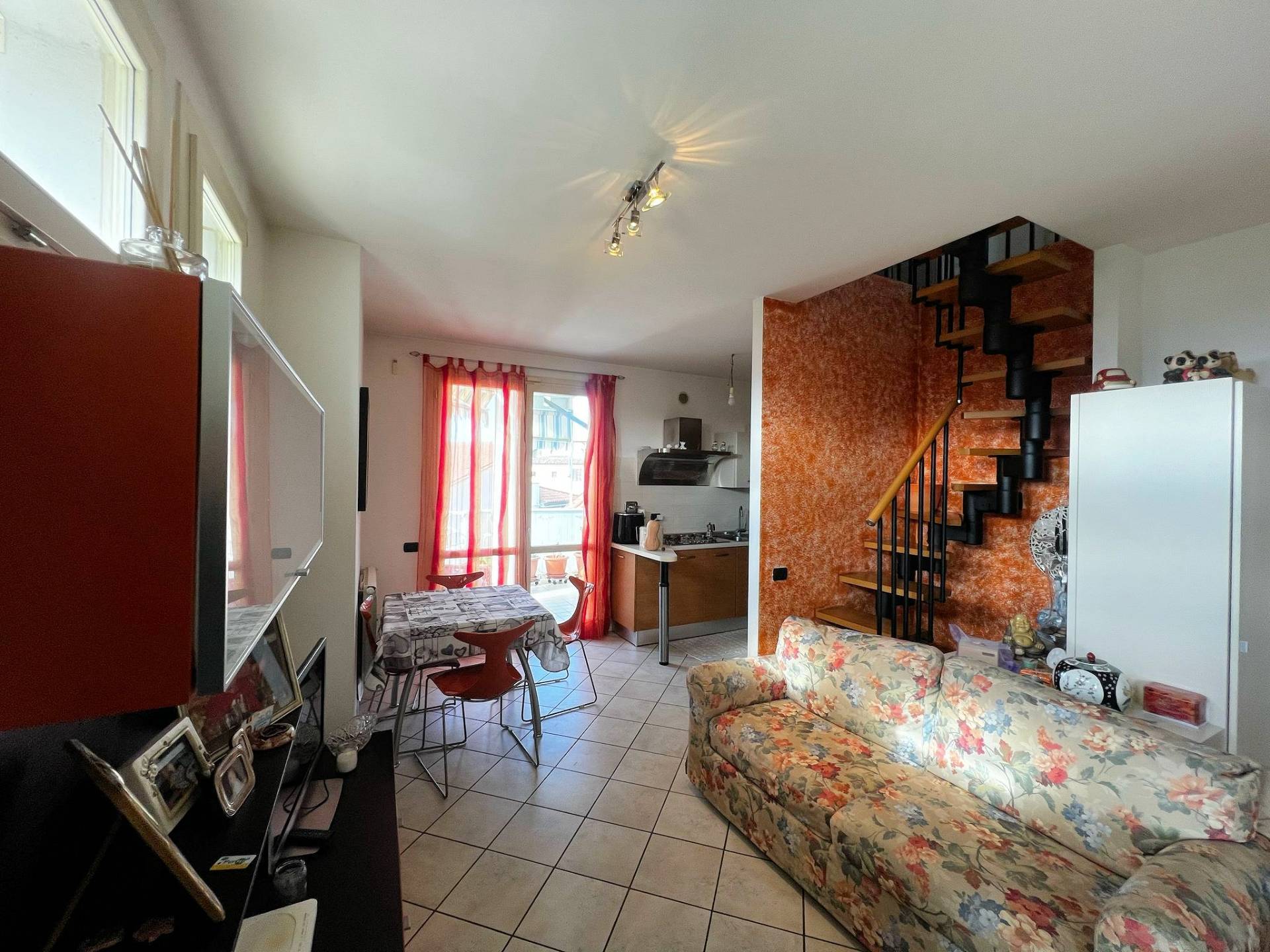 1614-Appartamento al piano primo con ampia terrazza-Follonica-1 Agenzia Immobiliare ASIP