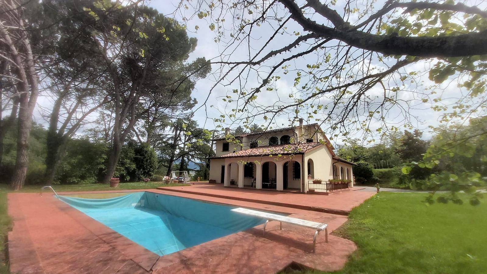 1627-Villa di prestigio con ampio parco piscina e suggestiva vista lago-Barberino di Mugello-1 Agenzia Immobiliare ASIP