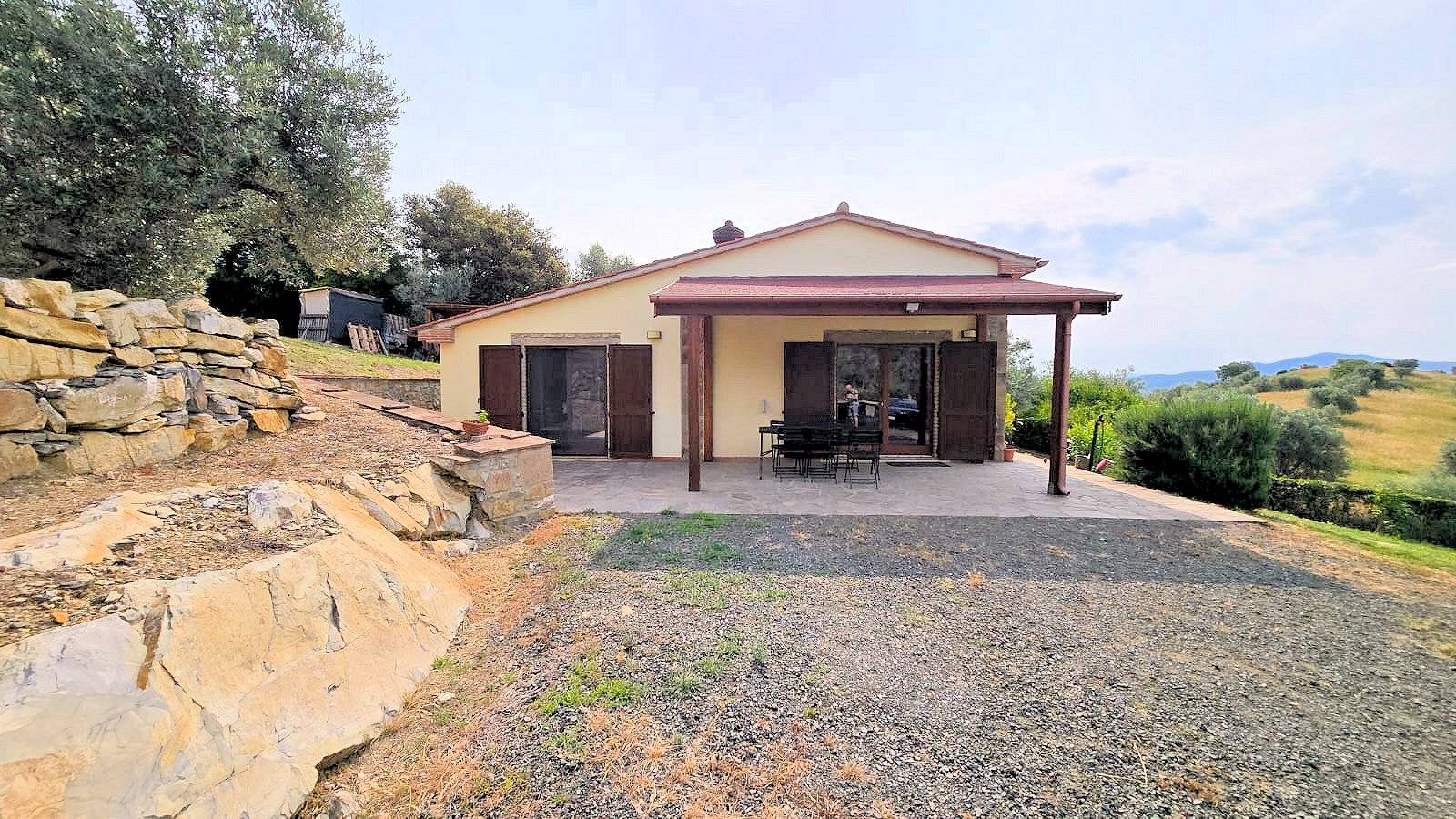1633-Casale ristrutturato in stile rustico Toscano con ampio terreno e vista mare fino all'isola del Giglio-Roccastrada-1 Agenzia Immobiliare ASIP
