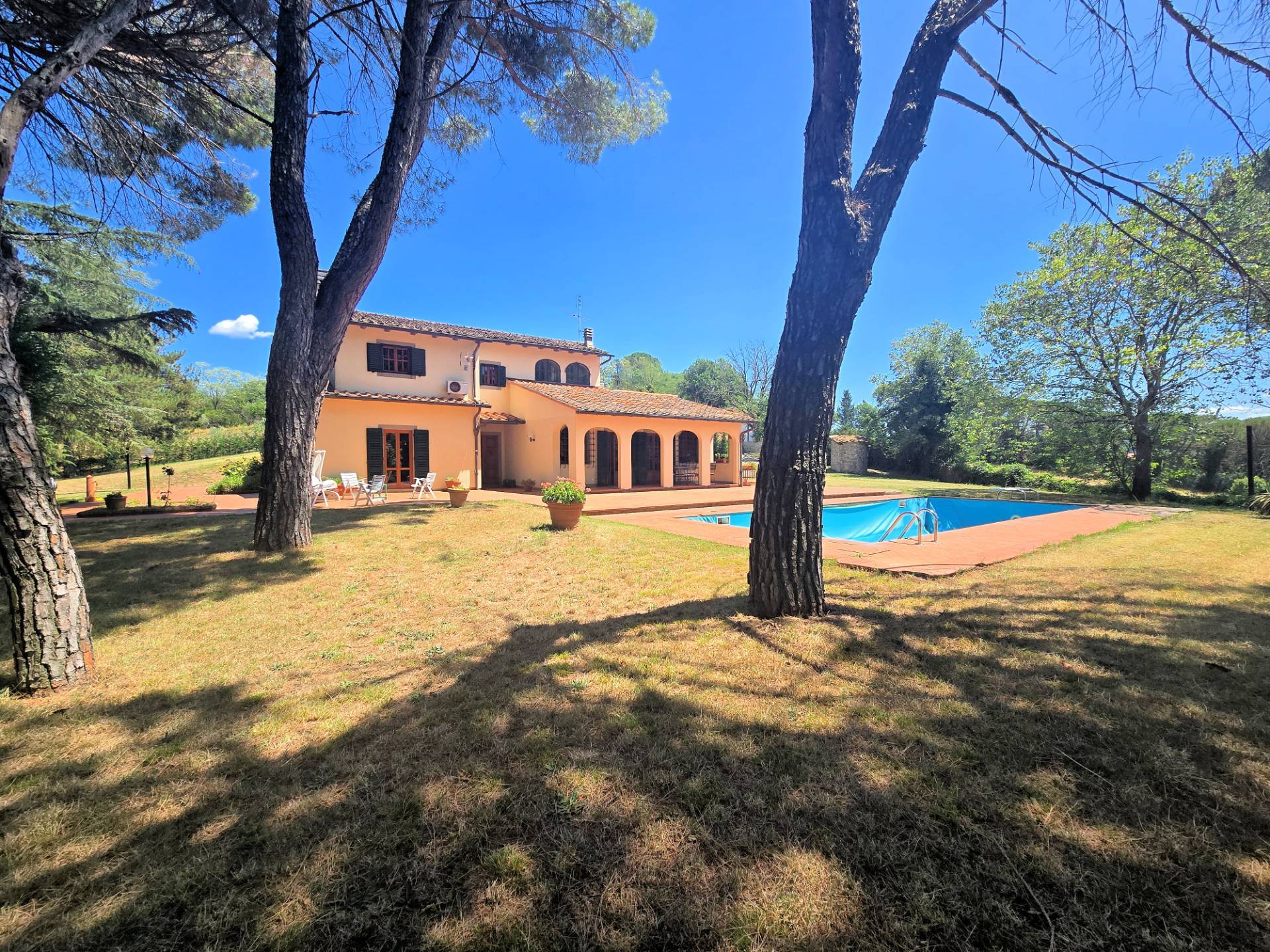 1627-Villa di prestigio con ampio parco piscina e suggestiva vista lago-Barberino di Mugello-1 Agenzia Immobiliare ASIP