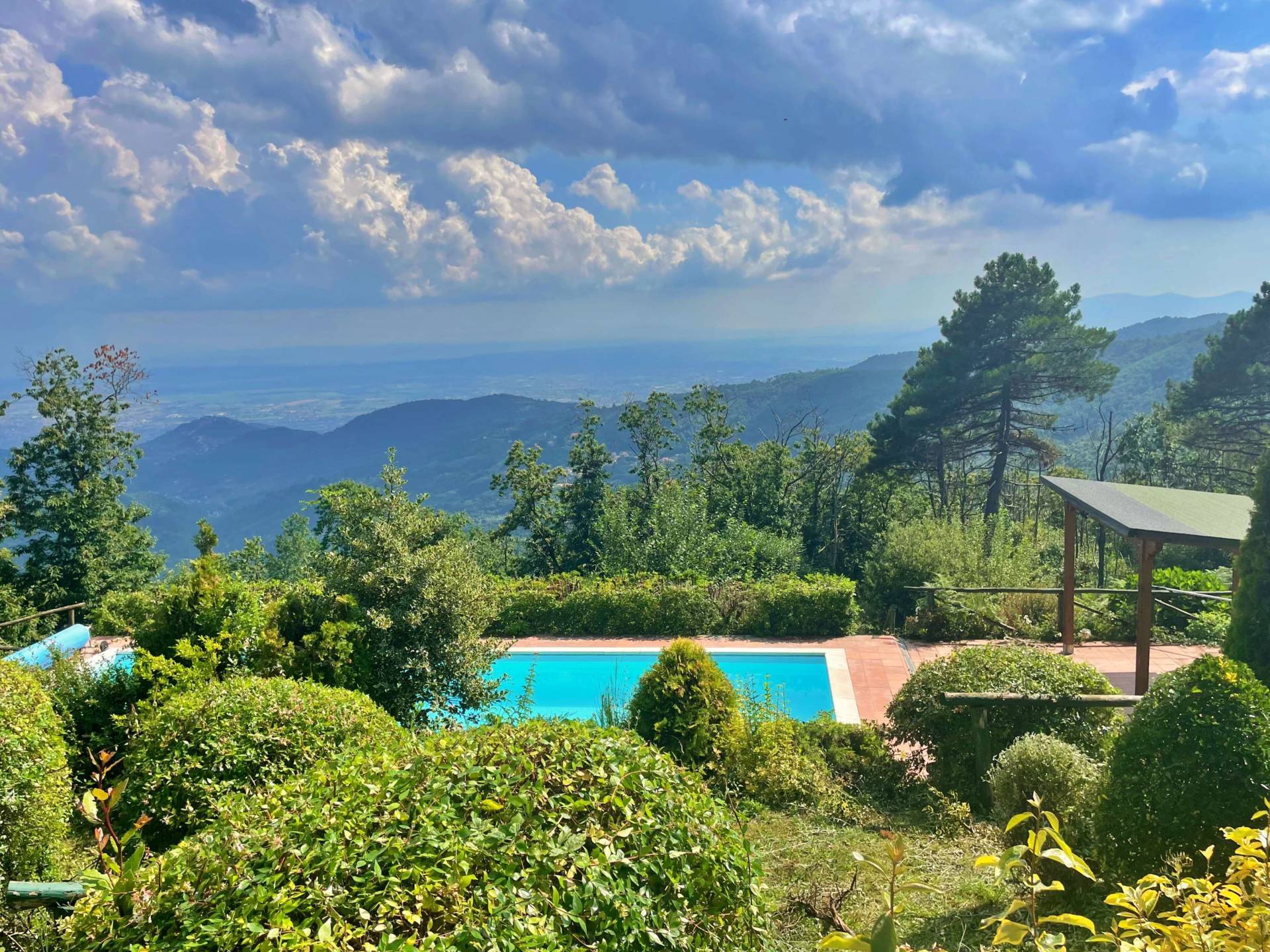 1652-Villetta libera su quattro lati recentemente ristrutturata con ampio giardino piscina e suggestiva vista panoramica-Marliana-1 Agenzia Immobiliare ASIP