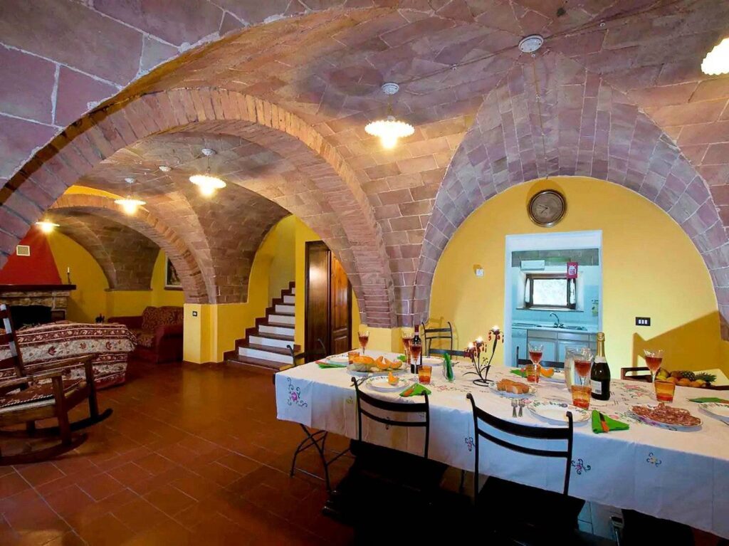 1658-cASALE CON DEPEMDANCE TERRENO E DUE PISCINE-Volterra-21 Agenzia Immobiliare ASIP