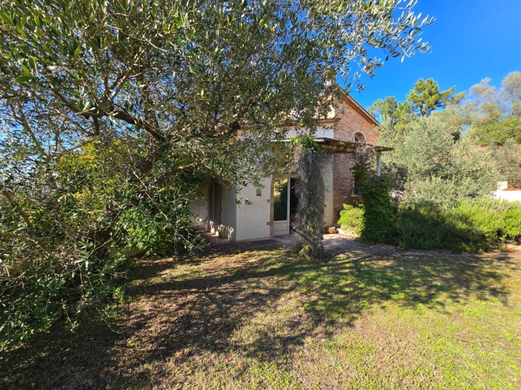 1660-Bellissima villetta bifamiliare composta da due unità immobiliari indipendenti con piscina e vista panoramica-Montopoli in Val d'Arno-11 Agenzia Immobiliare ASIP