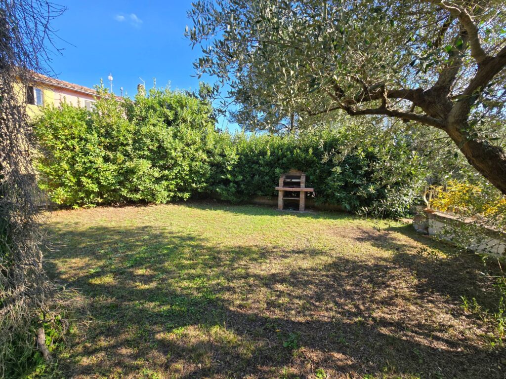 1660-Bellissima villetta bifamiliare composta da due unità immobiliari indipendenti con piscina e vista panoramica-Montopoli in Val d'Arno-14 Agenzia Immobiliare ASIP