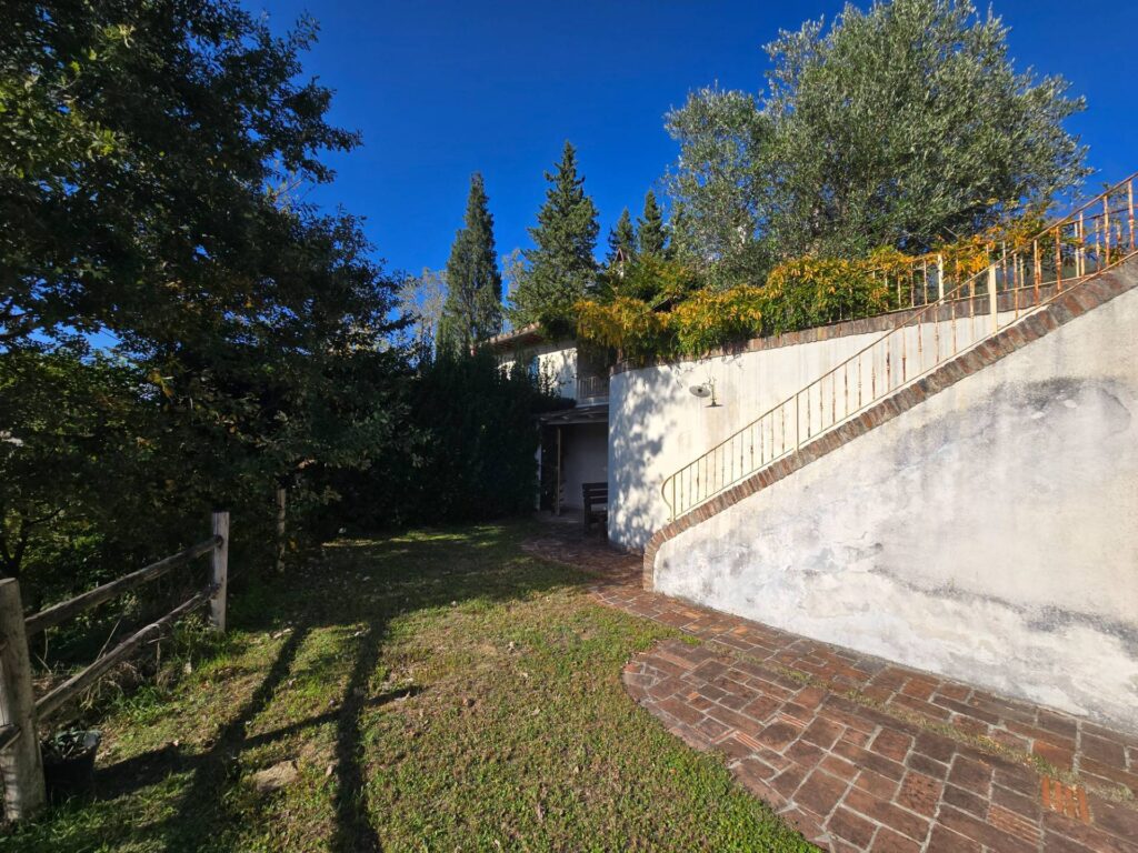 1660-Bellissima villetta bifamiliare composta da due unità immobiliari indipendenti con piscina e vista panoramica-Montopoli in Val d'Arno-15 Agenzia Immobiliare ASIP