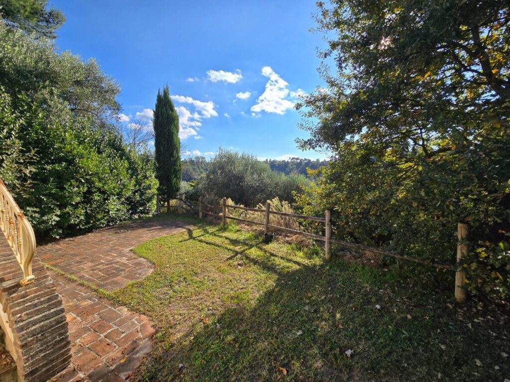 1660-Bellissima villetta bifamiliare composta da due unità immobiliari indipendenti con piscina e vista panoramica-Montopoli in Val d'Arno-28 Agenzia Immobiliare ASIP