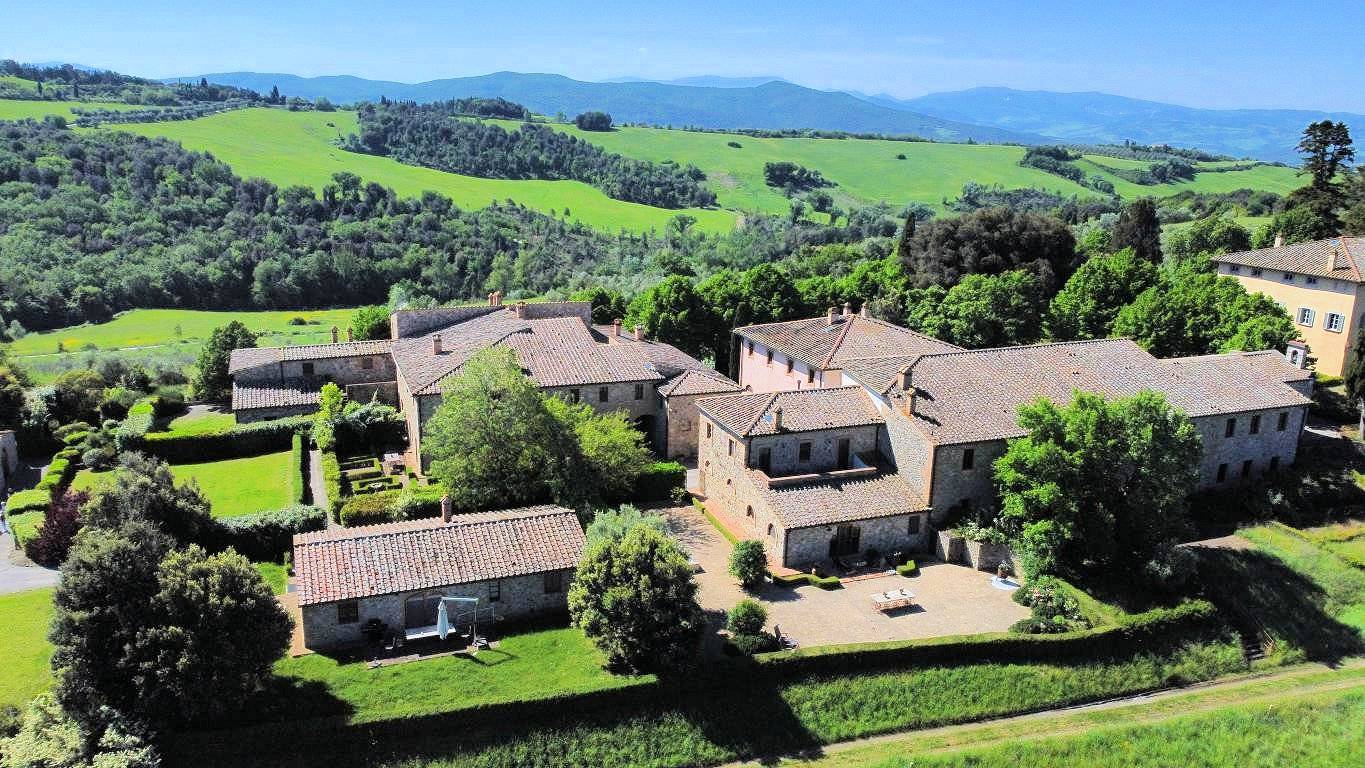 1668-Bellissimo appartamento al piano primo con giardino privato in un borgo completamente ristrutturato con ampia piscina-Volterra-1 Agenzia Immobiliare ASIP