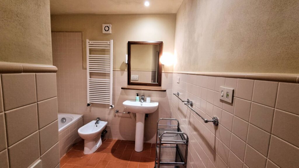 1367-Appartamento al piano secondo di complesso residenziale con piscina-Terricciola-11 Agenzia Immobiliare ASIP