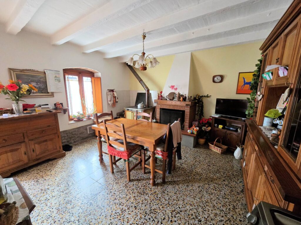 1681-Podere in stile rustico Toscano con annessi e terreno in ottima posizione-Montecatini-Terme-8 Agenzia Immobiliare ASIP